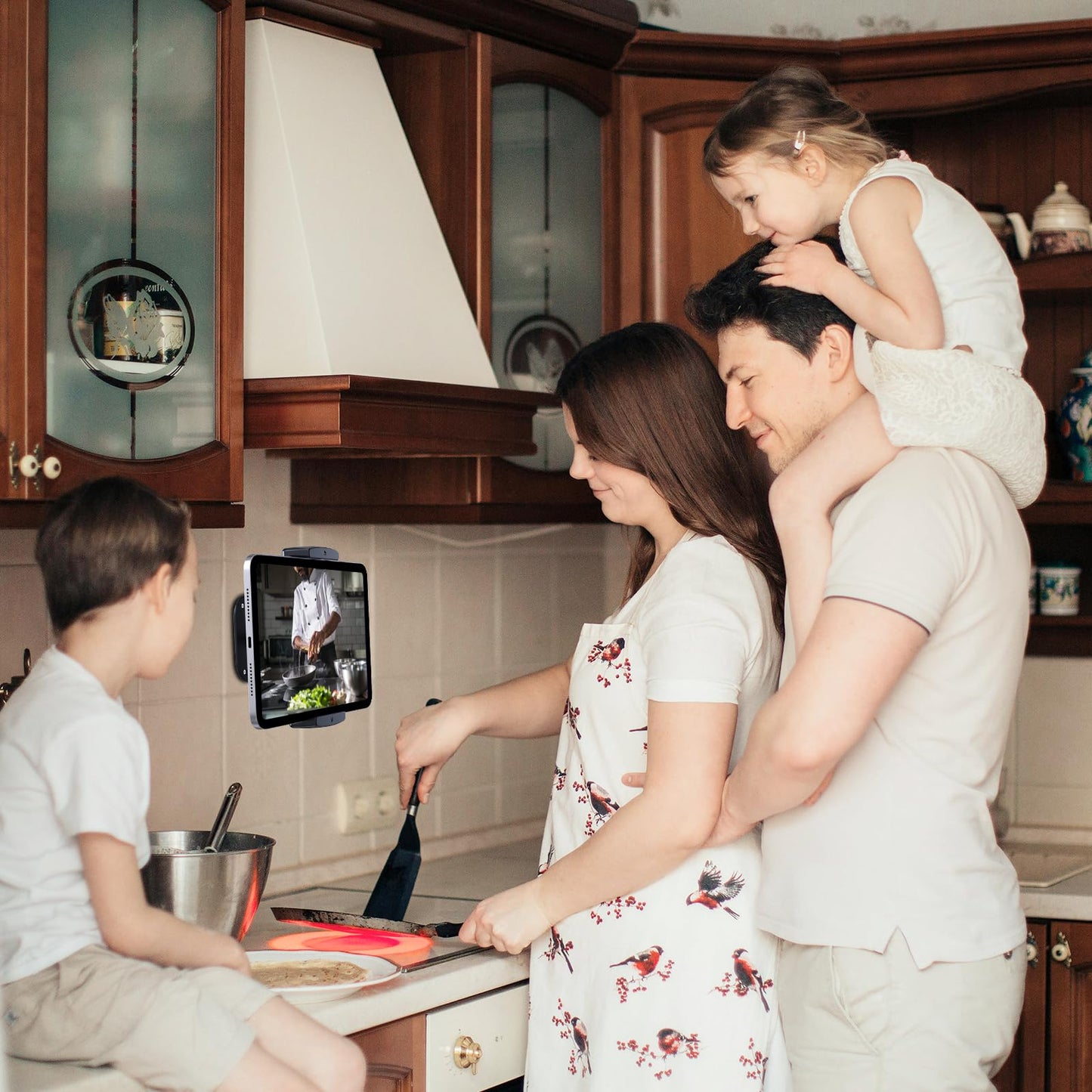 Lucrave Tablet Wall Mount made of aluminum - 360° Rotatable, Adjustable, Compatible with iPad Pro/Mini, Galaxy Tab, Surface Pro, Kindle, All 4.7-12.9"