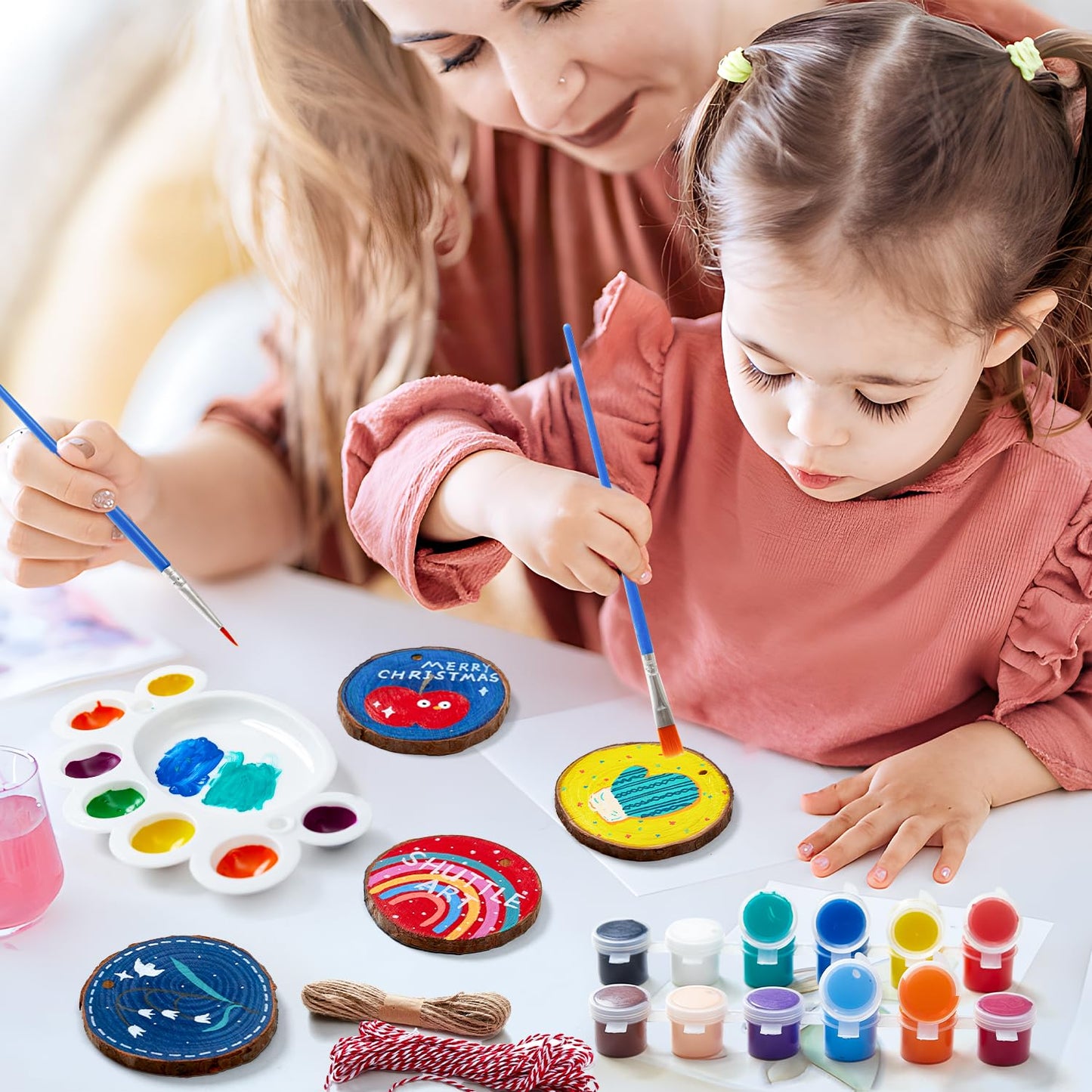 Shuttle Art Wooden Discs for Crafts, 70 Pieces 7-8cm Pre-Drilled Tree Slices with Hole, Natural Wood Slices for Painting with Acrylic Paints and Permanent Marker, Wood Circles, Suitable for Children, Christmas Decoration.