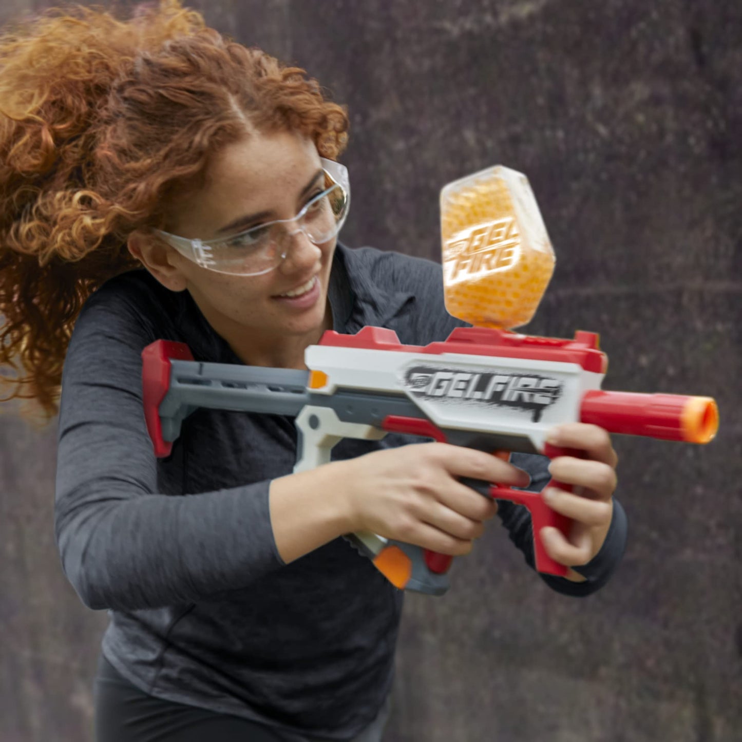 Nerf Pro Gelfire Mythic Blaster, 1600 hydrated Gelfire balls, ball magazine for 800 balls, with battery and Nerf goggles