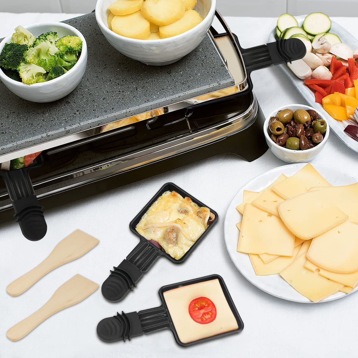 4 pieces of small pans for raclette, non-stick coated grill pans, square mini raclette with 4 wooden spatulas for raclette grill accessories.