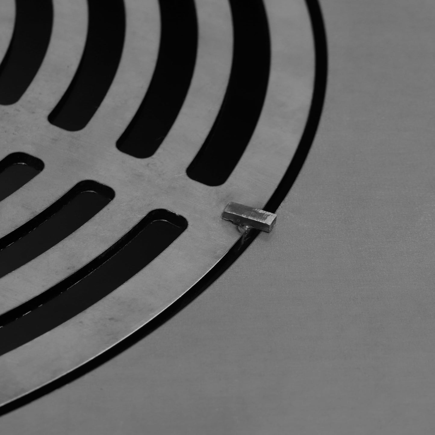 Czaja® fire plate 85 cm with grill grate | grill ring | grill plate | plancha - 5mm thick - universal size ideal for fire bowl, steel barrel, oil drum, fire barrel, steel drum kettle grills
