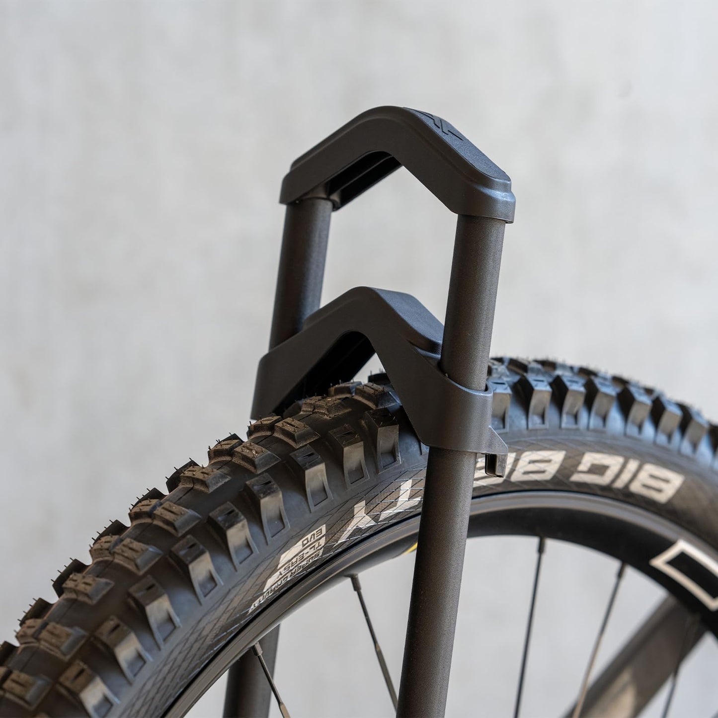 XLC The foldable XLC bike stand VS-F08, stylish and space-saving, black.