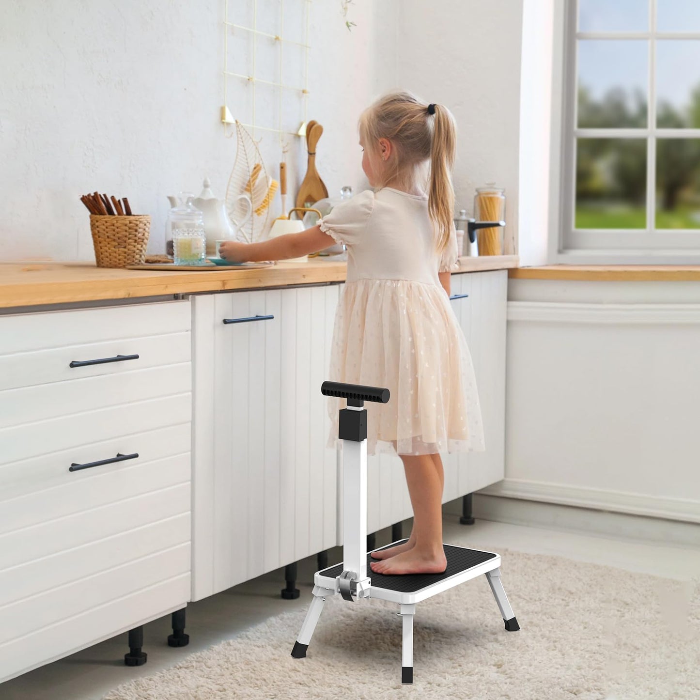 Xtsuen step stool with handle, folding step ladder, one-step ladder with non-slip tread for adults, elderly, and children in kitchen, bathroom, and house, up to 150 kg capacity.
