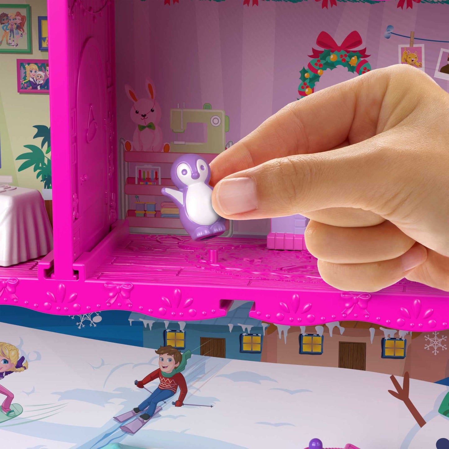 Polly Pocket Advent Calendar, Winterhouse design, 4 floors with 8 rooms, 25 surprises to discover, great Christmas gift for 4 years old & up, HHX84