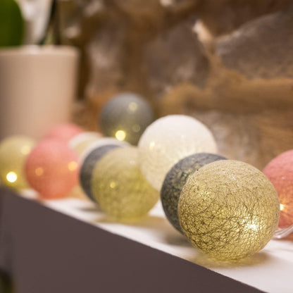 GuirLED - LED cotton ball string lights USB - Wireless remote control - Baby night light 2h - Dual USB 2A power adapter included - 4 intensities - 32 balls 3.2m - Églantine