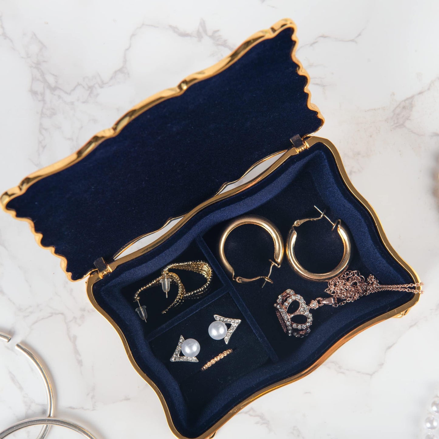 Feyarl Retro Jewelry Boxes Engraved Jewelry Case Storage Jewelry Box Mother's Day Gift for Jewelry Earrings Rings Blue.