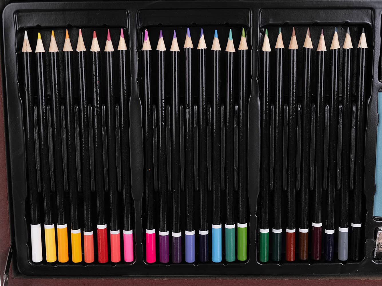 ISO TRADE 142-piece paint set in a case for artists painters creative art 15611