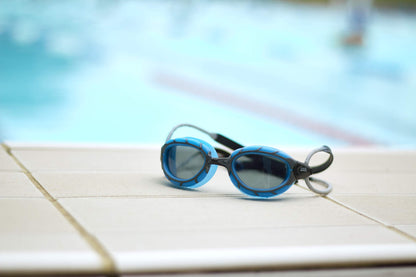 Zoggs Predator Swim Goggles Adult, Men and Women - UV Protection, Anti-Fog, Comfortable Fit & Easy Adjustable Straps Smoke Lens, Blue/Black, Regular