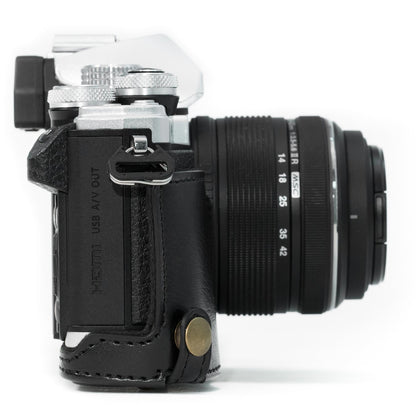 MegaGear MG367 Olympus OM-D E-M10 Mark II, E-M10 (14-42mm) Ever Ready Leather Camera Case with Strap - Black