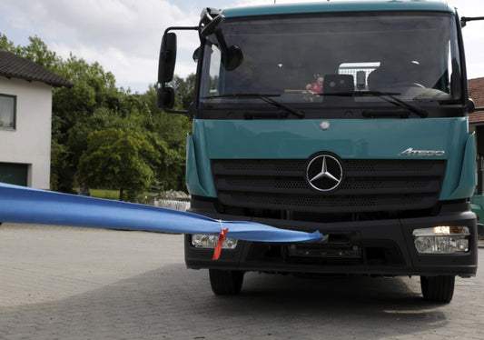 Kerbl tow strap (L x W 6 m x 4 cm, breaking load 35,000 kg, color blue, for towing vehicles such as trucks, etc.) 37708