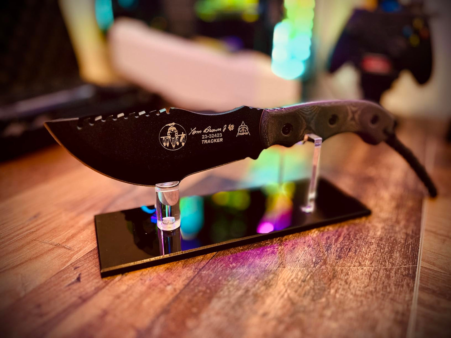 Knife stand knife holder Fixed blade knife collection display stand holder display single knife for home decoration (black)