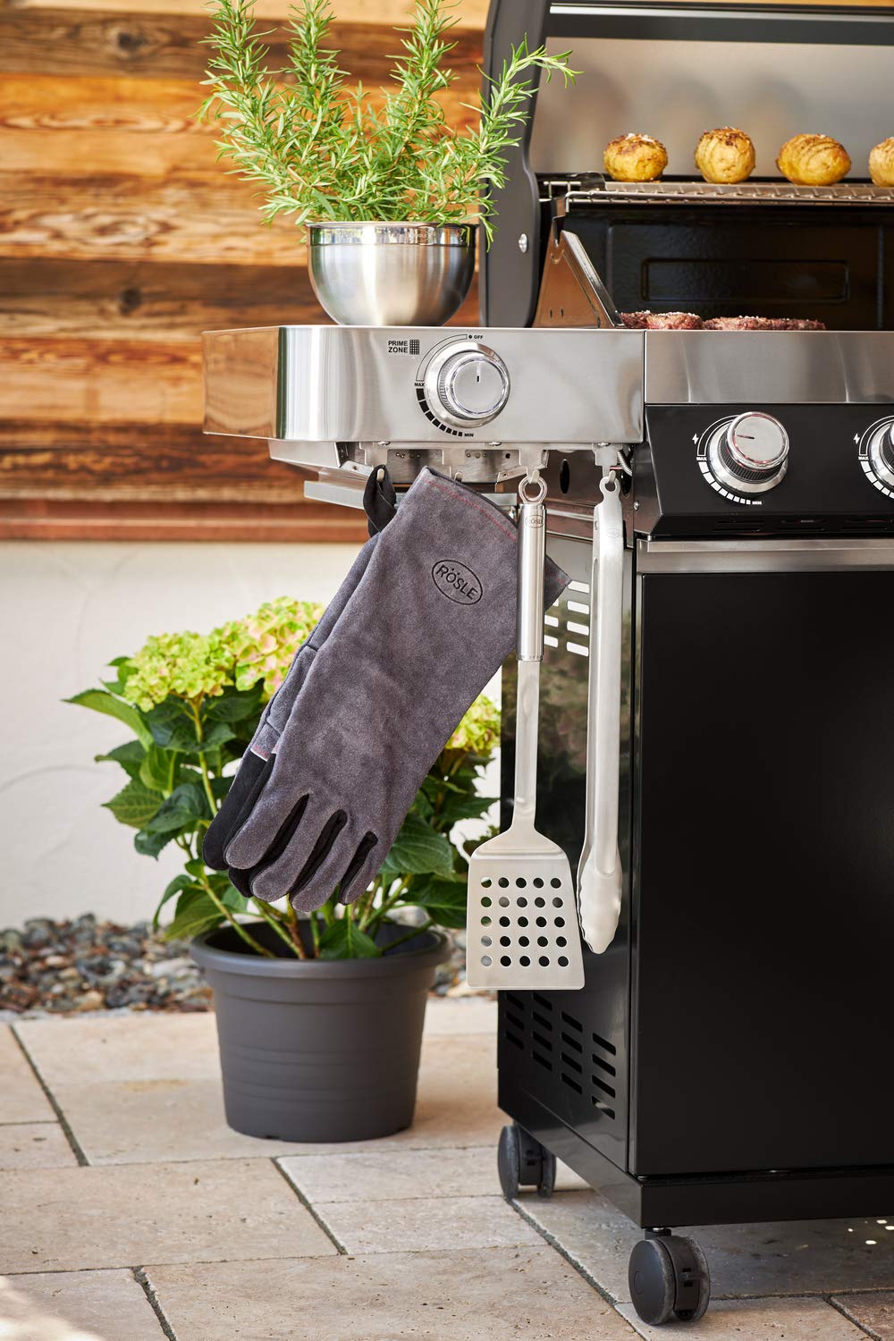 RÖSLE Barbecue Set 3-piece, high-quality grill set with leather BBQ gloves, BBQ turner, 40 cm grill tongs, stainless steel 18/10, dishwasher safe.