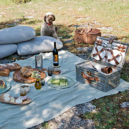 Les Jardins de la Comtesse - Angers Willow Picnic Basket - Complete for 4 People - Cooler Compartment - Ceramic Plates and Wine Glasses/Bottle Holder - Cream Fabric - 46 x 31 x 22 cm