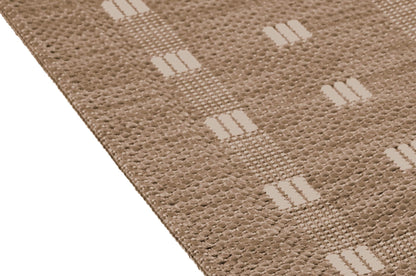 The carpet Mistra is a modern indoor and outdoor rug, perfect for the living room, bedroom, or patio. Weather-resistant, durable, and easy to clean, in brown, 160 x 230 cm.