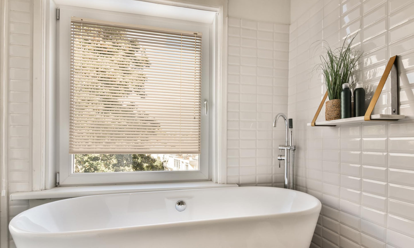 SONELLO Aluminum Venetian Blind 125cm x 220cm Cream, Alu blind with clamp fixing, no drilling needed. Provides privacy, glare protection, light control, and sun protection for windows and doors.