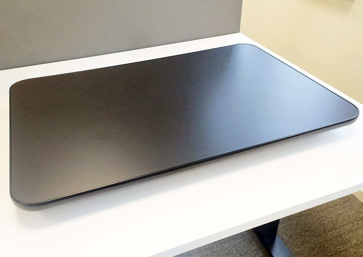 KD Essentials - Desk standing desk converter, 5.5-41 cm height adjustable table to work standing up, extra wide (ergonomic standing desk with 10 kg weight capacity for large laptops/monitors, black)