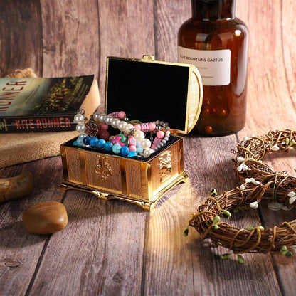 Betued jewelry box, treasure chest in European style and gold, pirate-style jewelry box, decorative jewelry box, classic jewelry storage box.