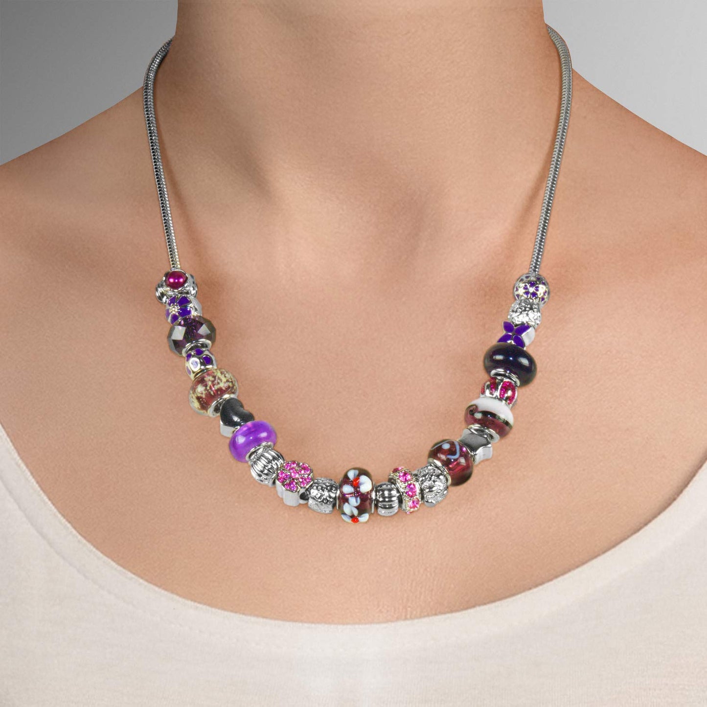 VALIOSA Merry Christmas Fashion Jewelry Advent Calendar with necklace, bracelet + 22 individual glass & metal bead pendants, a special gift for girls & women, purple, 24-piece set.