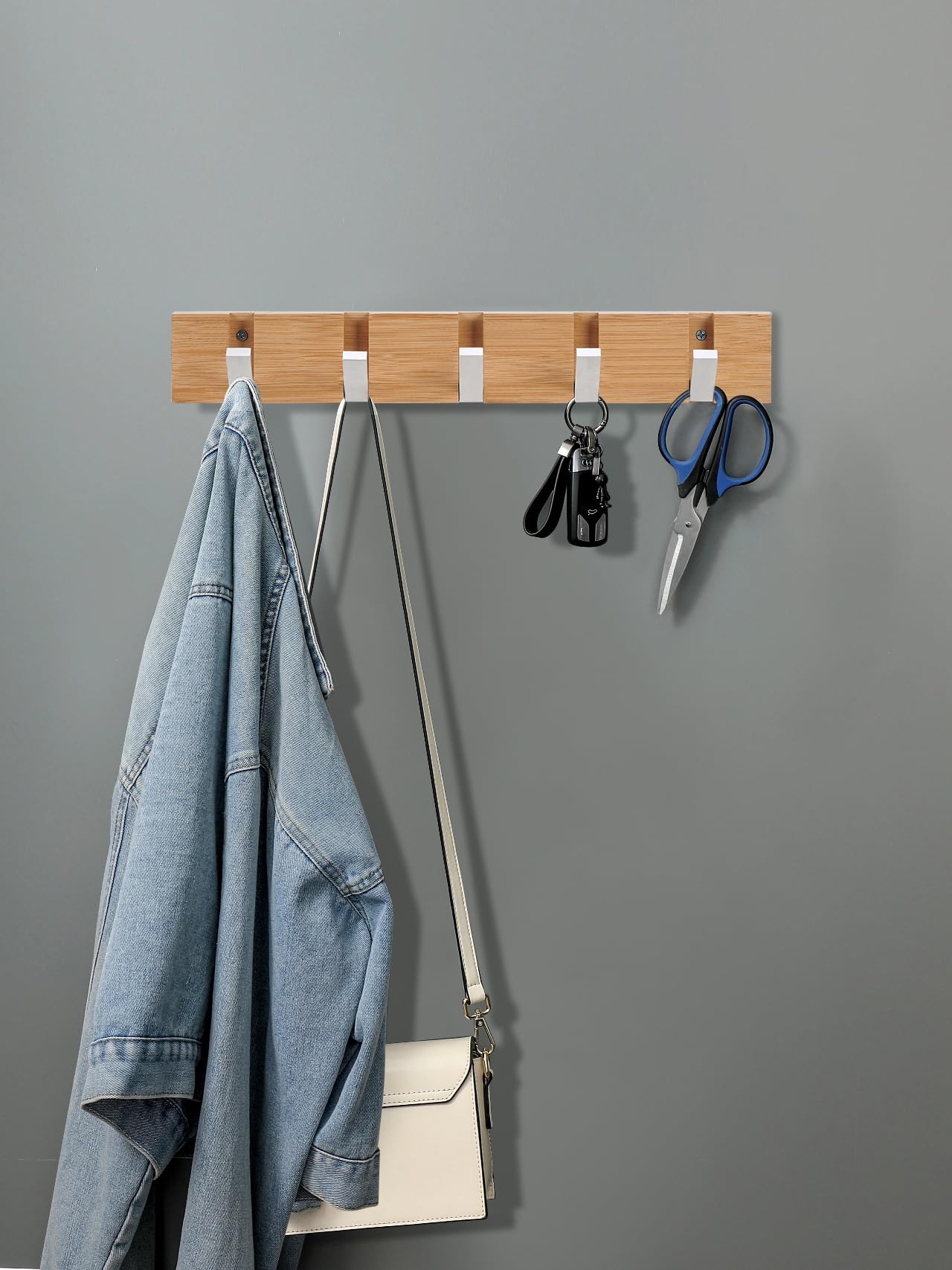 QILICZ 2-pack coat hooks - wall coat rack with 5 folding hooks made of bamboo. Ideal for coats, hats, scarves, keys, and towels. Foldable design for compact storage.