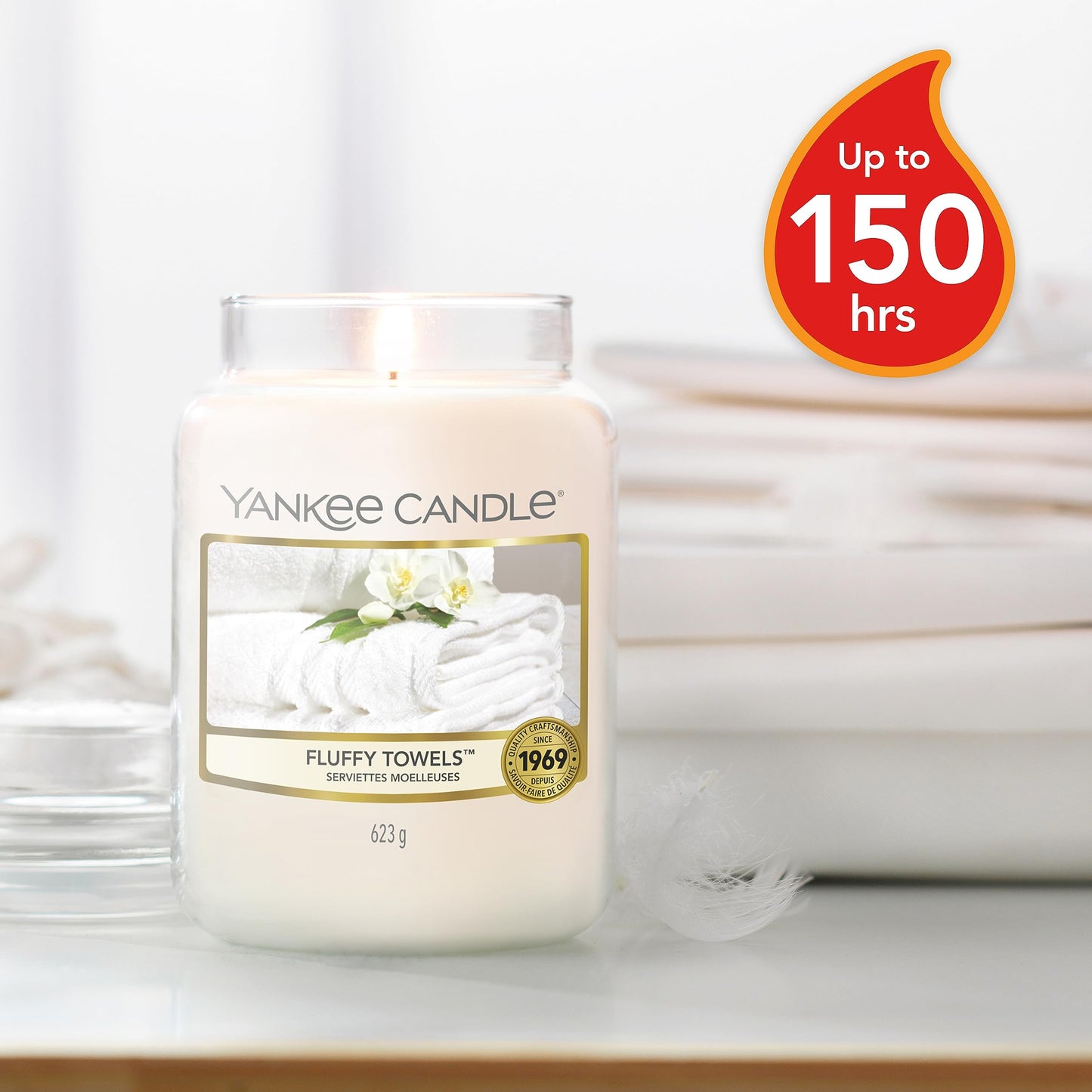 Yankee Candle jar candle (large) | Fluffy Towels | Candle with long burn time up to 150 hours | Perfect gifts for women