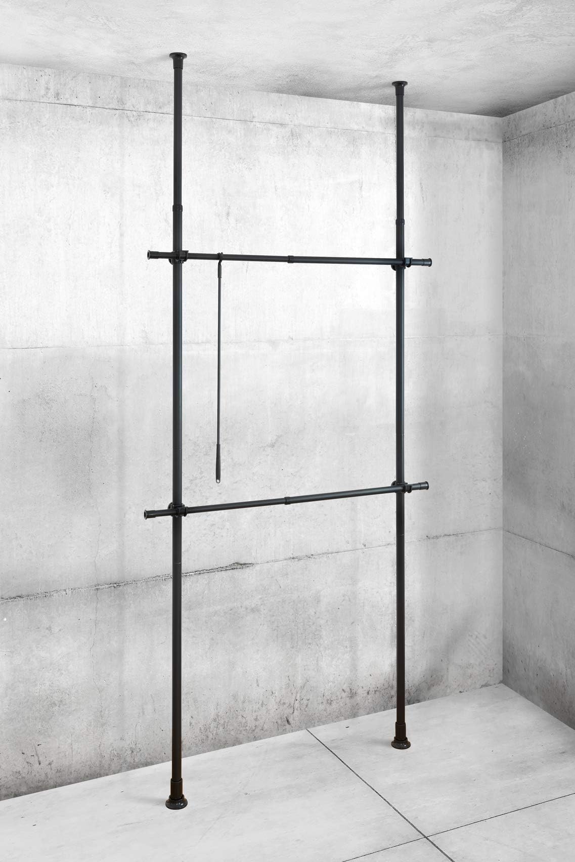 The WENKO Telescopic Wardrobe System Hercules Basic in Black.