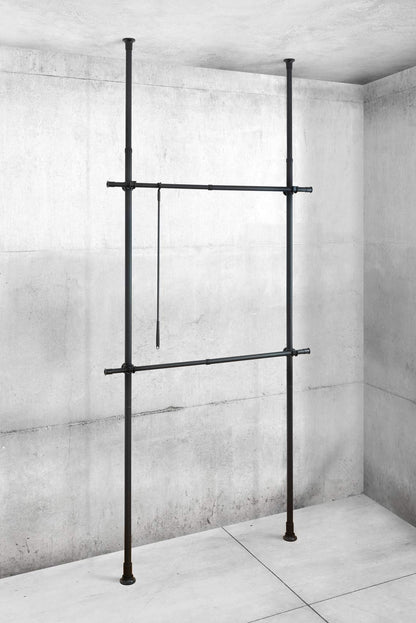 The WENKO Telescopic Wardrobe System Hercules Basic in Black.