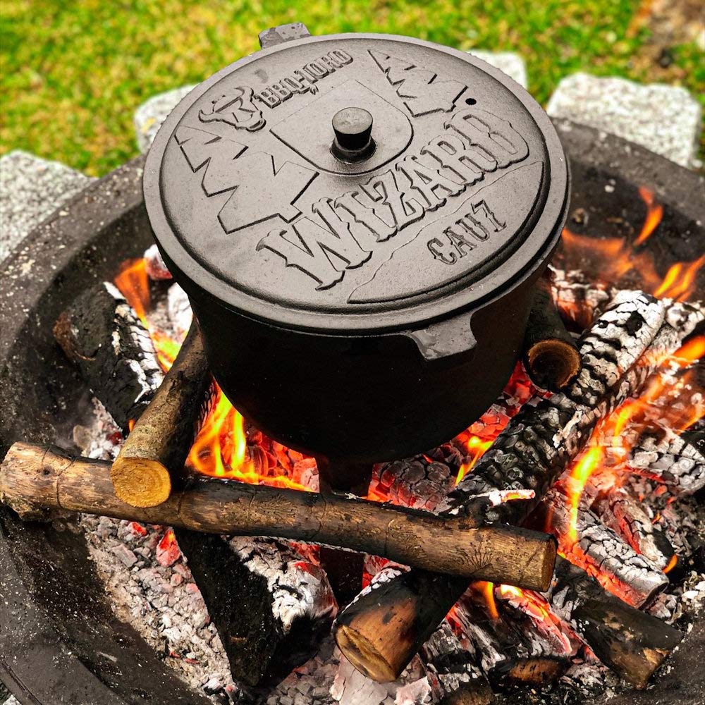 BBQ-Toro Magic Cauldron "Wizard" | 4 liters | Cast iron cooking pot | Cauldron with three legs, lid, handle, and locking screws | Witch's cauldron, Cauldron grill pot, Pressure cooker grill