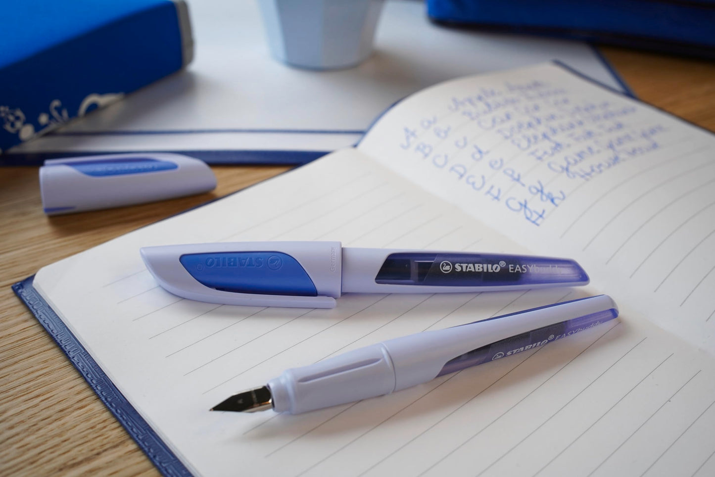STABILO - School fountain pen with beginner nib A - EASYbuddy Pastel in Rosy Pink - Blue ink (erasable) - Single pen - includes cartridge
