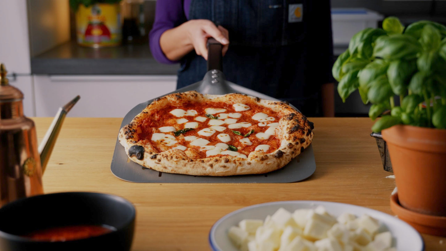AMZBBQ® Premium Pizza Peel - [LONG HANDLE] - Perforated pizza paddle made of hard-anodized aluminum - Helps slide the pizza dough easily - Grill accessory gift [Width: 40 cm/Length: 92.5 cm]