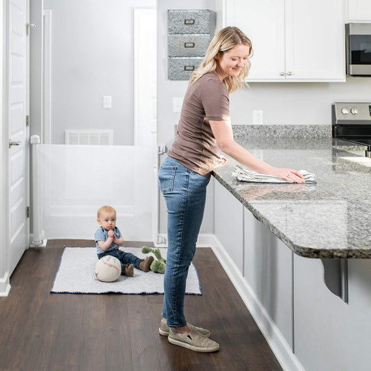 YOOFOR stair gate for baby and pet, 0-140 cm wide, 85 cm tall. Easy one-handed operation, quiet and suitable for stairs, doors, and hallways. Grey color.