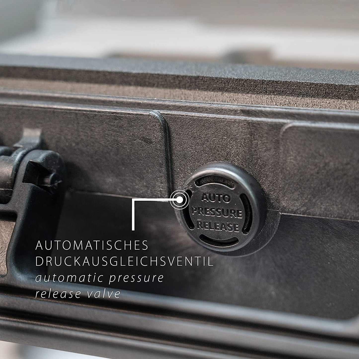 Transport case for the Lenovo ThinkPad 16 inch notebook/laptop. Case made in Germany.