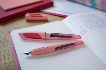 STABILO - School fountain pen with beginner nib A - EASYbuddy Pastel in Rosy Pink - Blue ink (erasable) - Single pen - includes cartridge