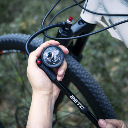 Beto high-pressure shock pump - (400 PSI max) MTB bike shock pump for front and rear suspension with no-loss Schrader valve.