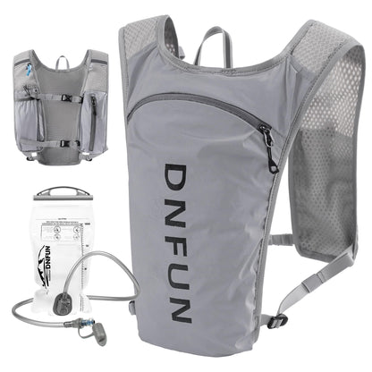 Running vest for women and men, adjustable running vest with 1500ml water bottle, 5L reflective running pack with phone holder, suitable for outdoor runs, jogging, hiking, cycling.