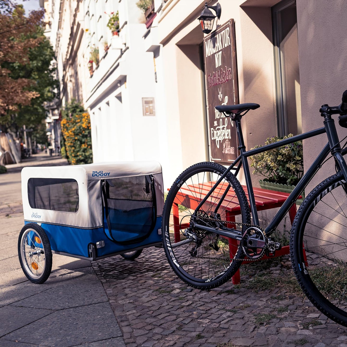 XLC Doggy Van BS-L04: Comfortable bike trailer for outdoor adventures with your dog.