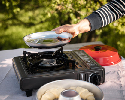 OMNIA oven kit with accessories - set includes camping oven, silicone mold, baking grid, bag, and pot holder, beige