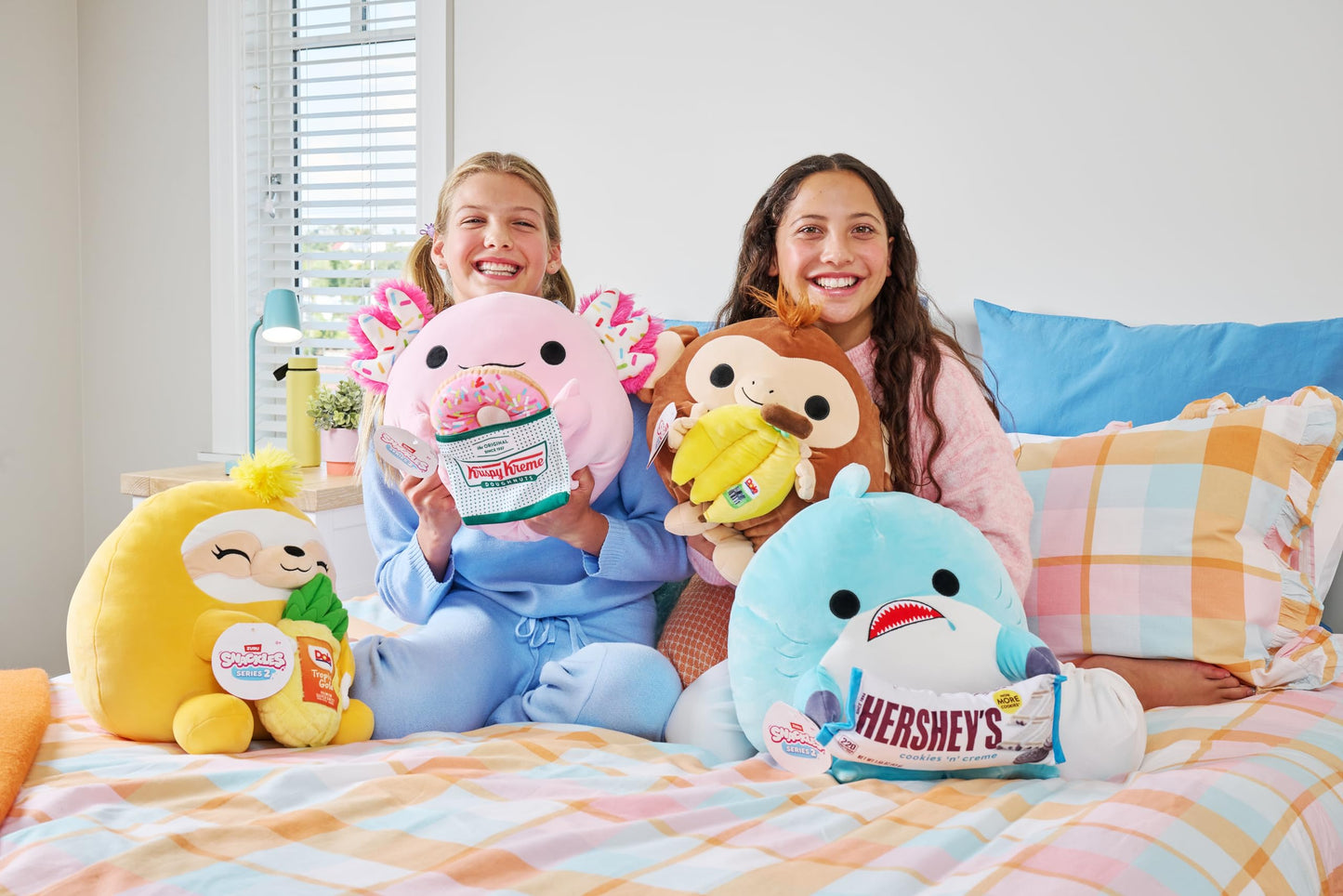 Snackles, Series 2, Axolotl (Krispy Kreme), cuddly and soothing 35cm plush toy with licensed snacks (Axolotl)