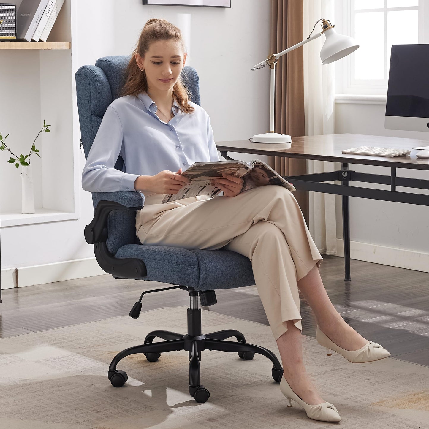 LIYURUI office chair with 150KG capacity, ergonomic design, adjustable headrest, fabric upholstery, swivel wheels, flip-up armrests, and 110° tilt function.