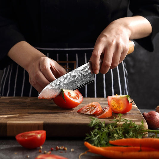 Zayiko Minami Premium Santoku knife with a 17.5 cm blade made of 67 layers of genuine Damascus steel with hammer finish and olive wood handle. Includes wooden box. Ideal for professional chefs and kitchen use.