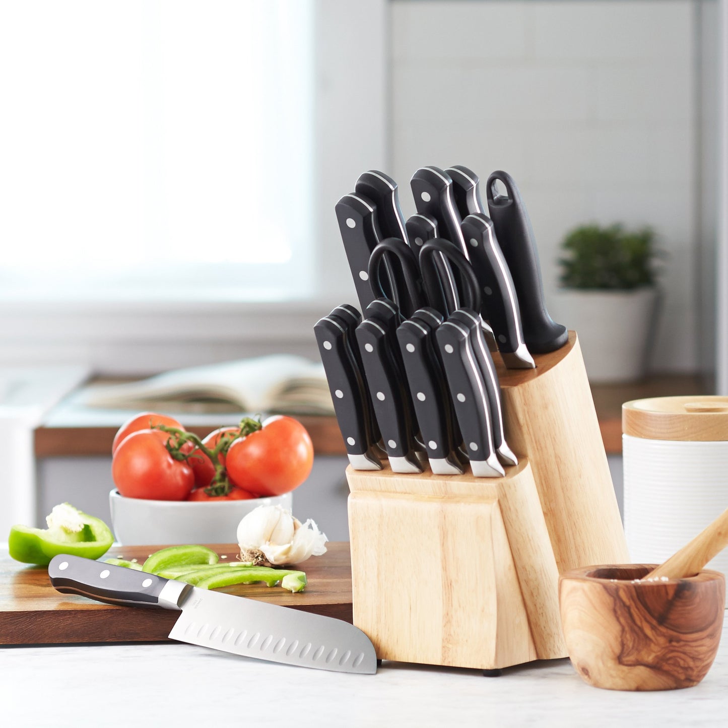 Amazon Basics Premium Knife Block, 18 Pieces, Black