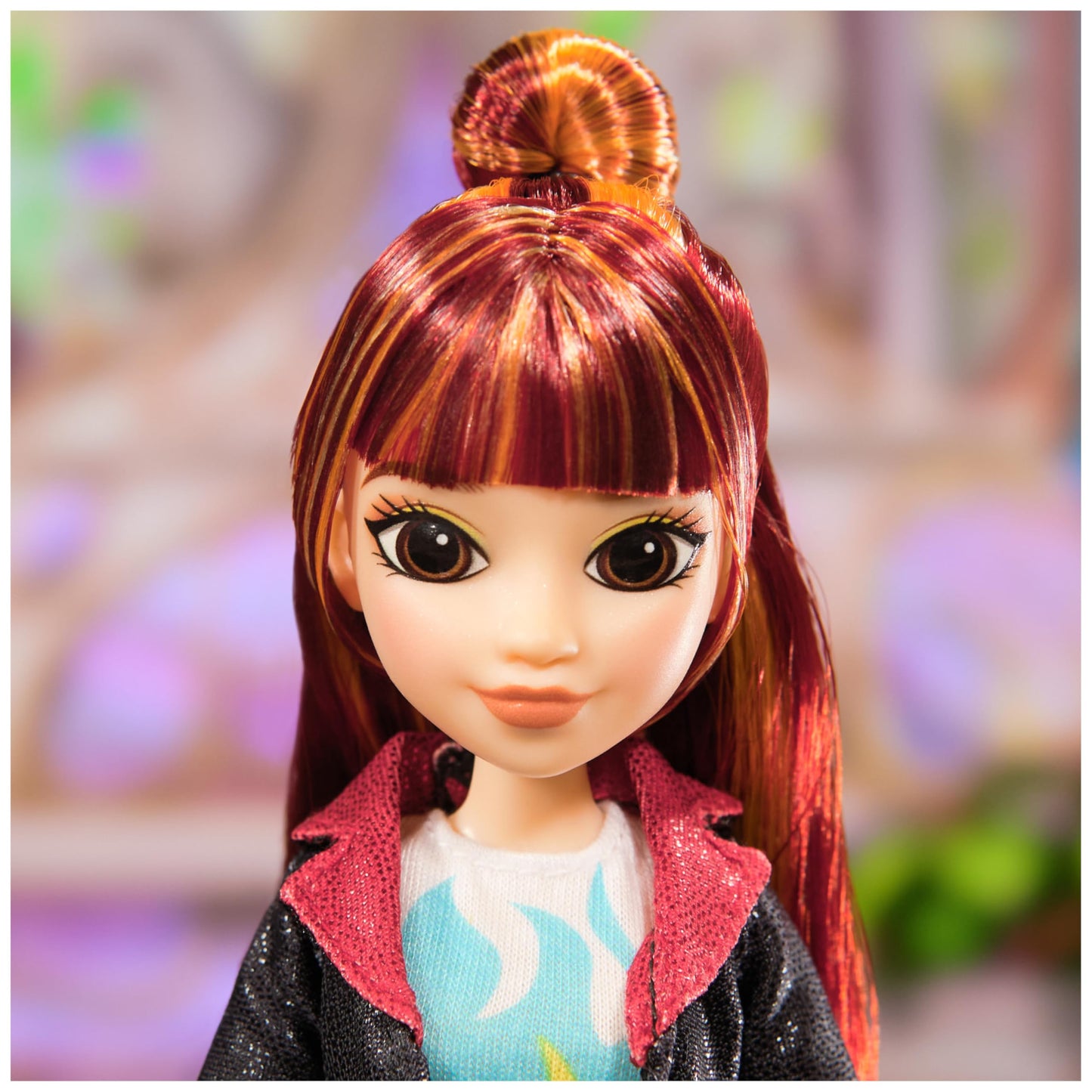 Unicorn Academy Dress Up Doll Valentina - the original doll from the popular Netflix series, 24 cm tall and comes with 5 accessories for imaginative role-play, for children aged 4 and up.