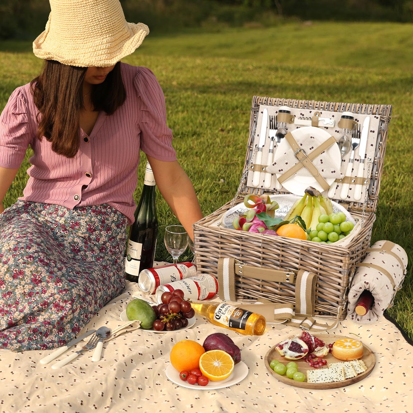 Two-person picnic basket with blanket - willow picnic basket with strap, wine bag, two-person willow picnic set with insulated cooler, willow basket with cutlery set, beige.