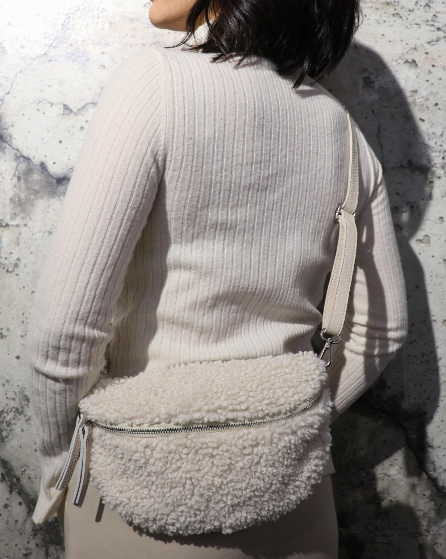SH Leather® Teddy Plush Hip Bag Women's Belt Bag for Festival Travel Waist Bag Medium Crossbody Bag Women with genuine Leather Shoulder Strap 27x16cm Kate G358 (Beige/Silver Zipper, M)