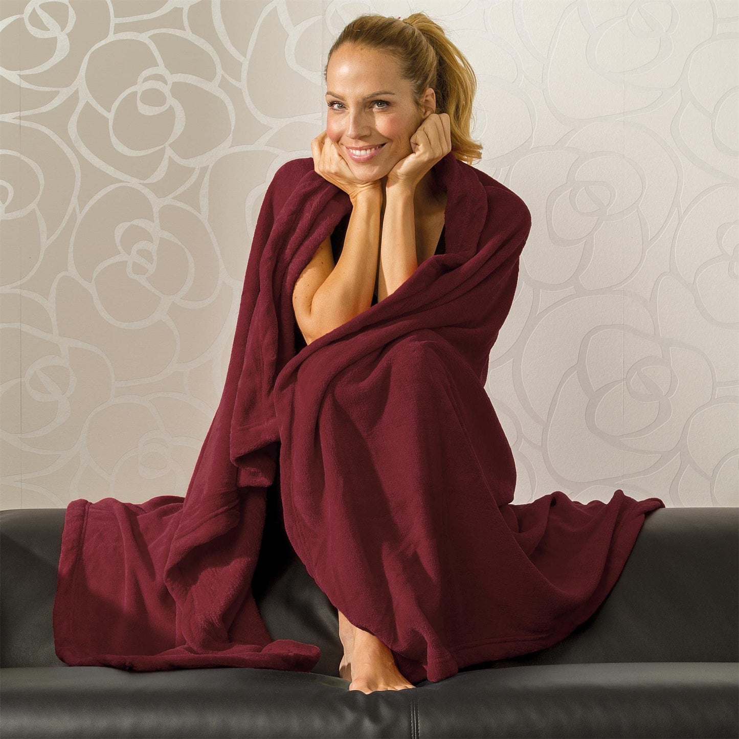CelinaTex Plush Oversized Cuddle Blanket XXL 220 x 240 cm Bordeaux red Throw Blanket Couch warm Living room soft Microfiber Fleece Oeko-TEX Montreal
