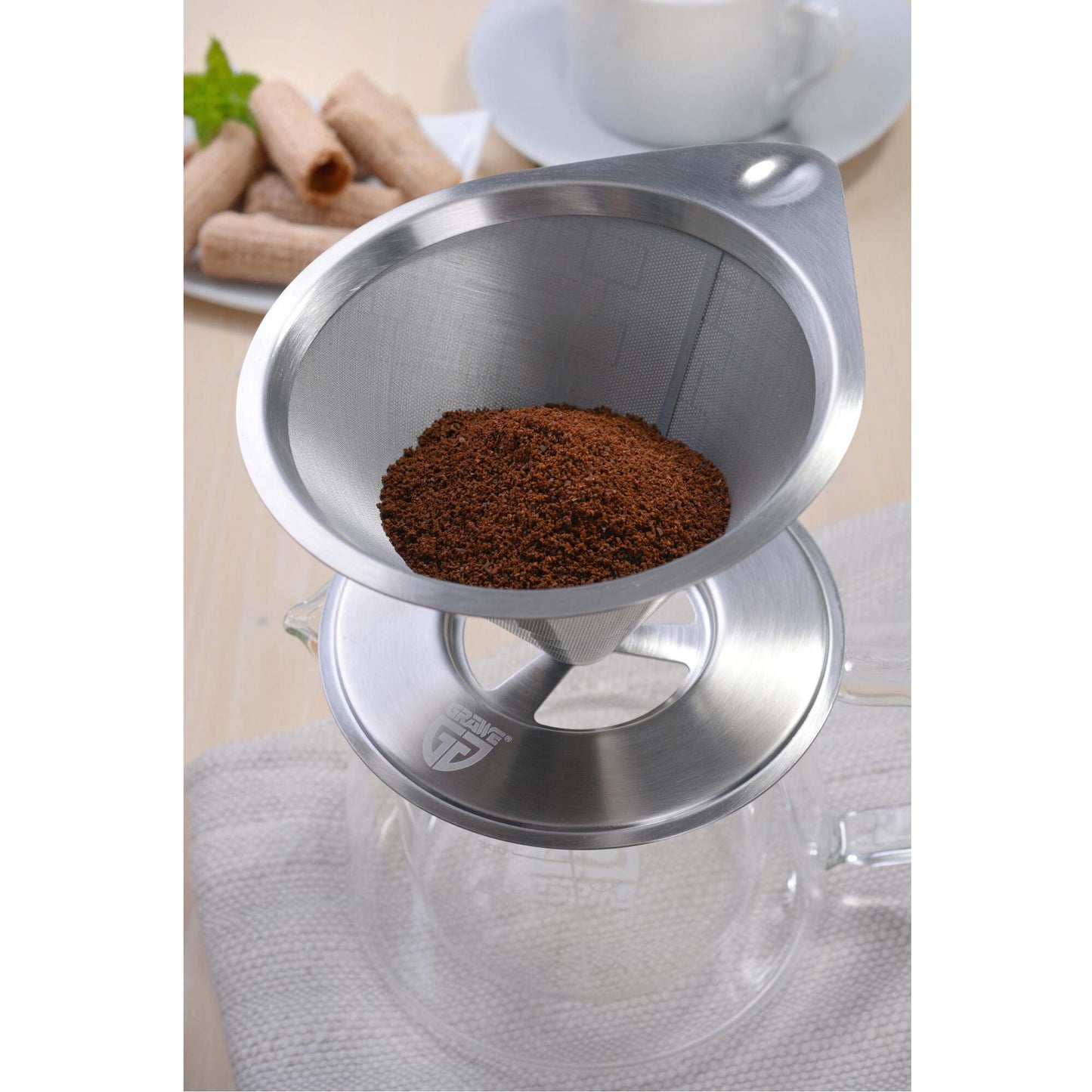 GRÄWE Coffee Maker with heat-resistant borosilicate glass carafe, stainless steel permanent filter, dishwasher safe.