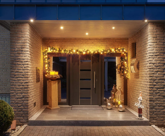 5-meter fir garland with 80 LED lights, expandable, powered by electricity, optional timer, includes 10-meter power cable, suitable for indoor & outdoor use, artificial decor garland with warm-white lighting.
