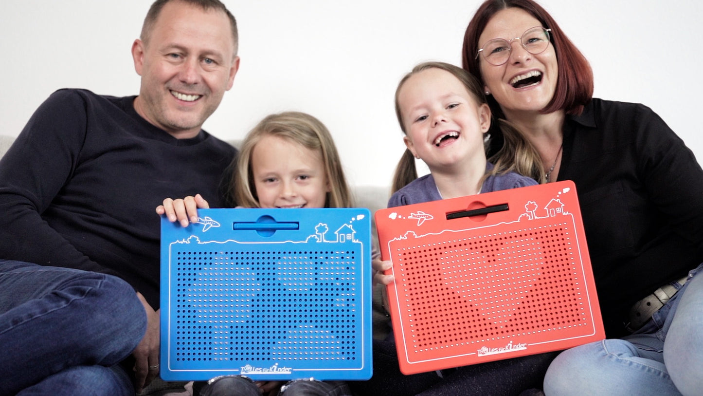 Great for kids Magnetic game for kids - Magnetic drawing board with balls and pen - Great activity for kids aged 3 and up - The magic magnet game for a stress-free car ride
