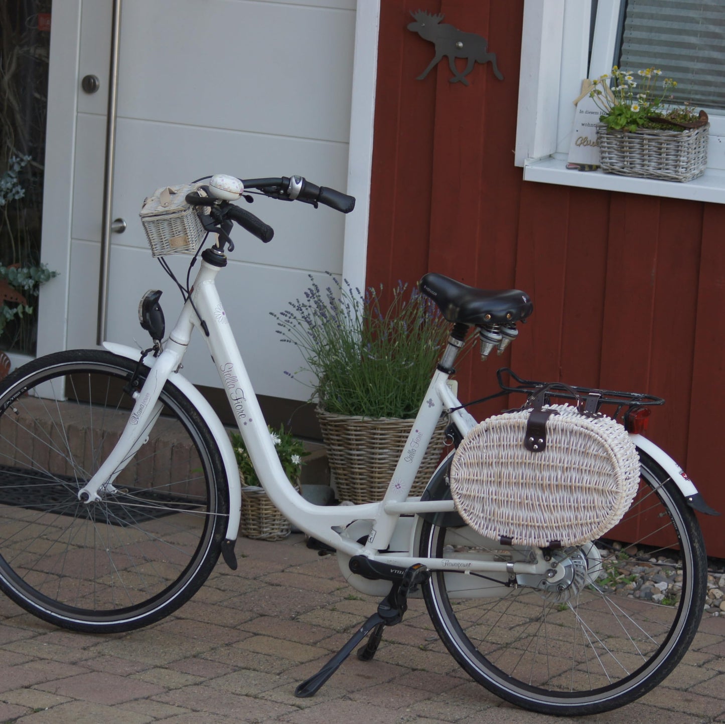 UNUS bike basket/picnic basket oval white cooling function with matching porcelain utensils for 2 people
