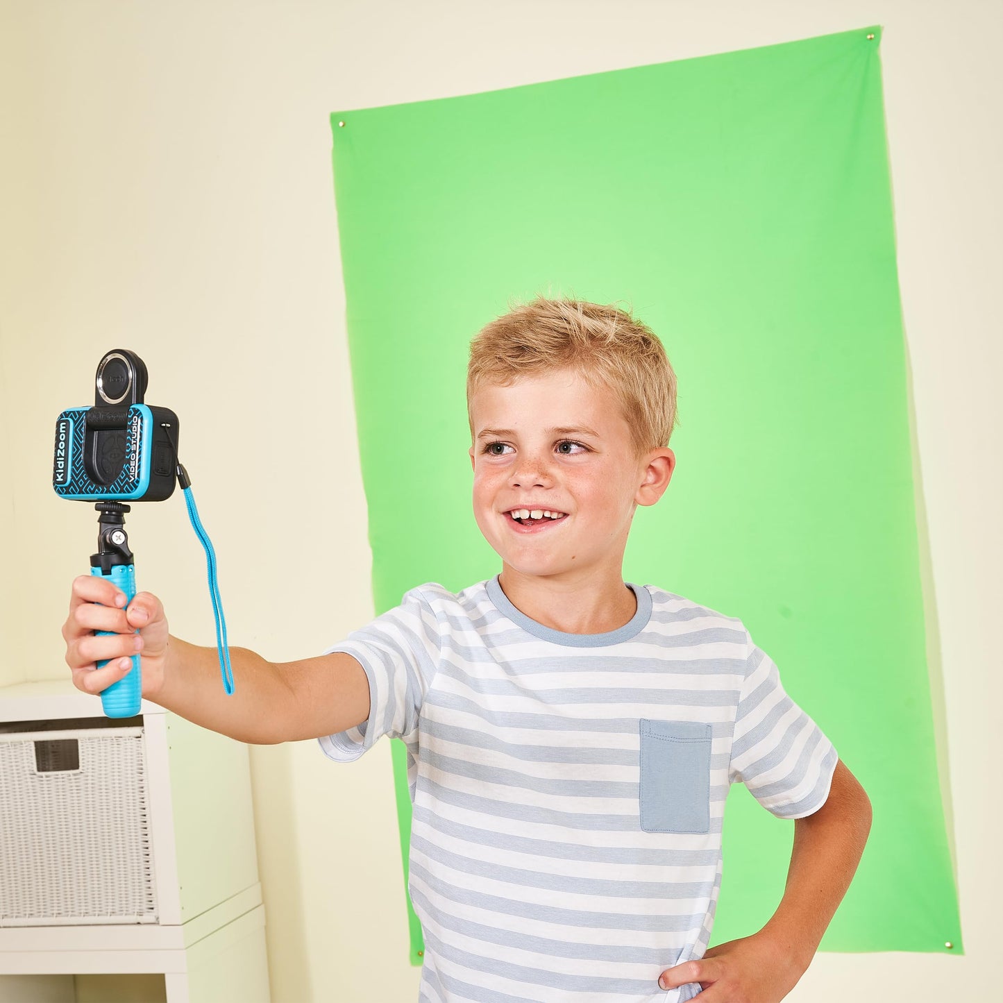 Vtech Kidizoom Video Studio HD blue - Children's camera with greenscreen, tripod, effects, selfie lens, and much more - For children aged 5-12 years.