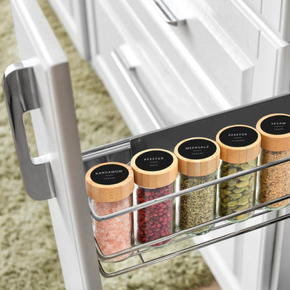 Happy Lemuro Spice Jars Round [24 x 100 ml] 435 Labels in German | Spice Containers with Wooden Lids & Accessories - Airtight - Set of 24 Spice Jars, Spice Storage Jars.